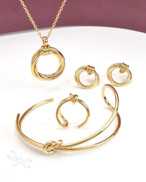 Set Goldie Knots