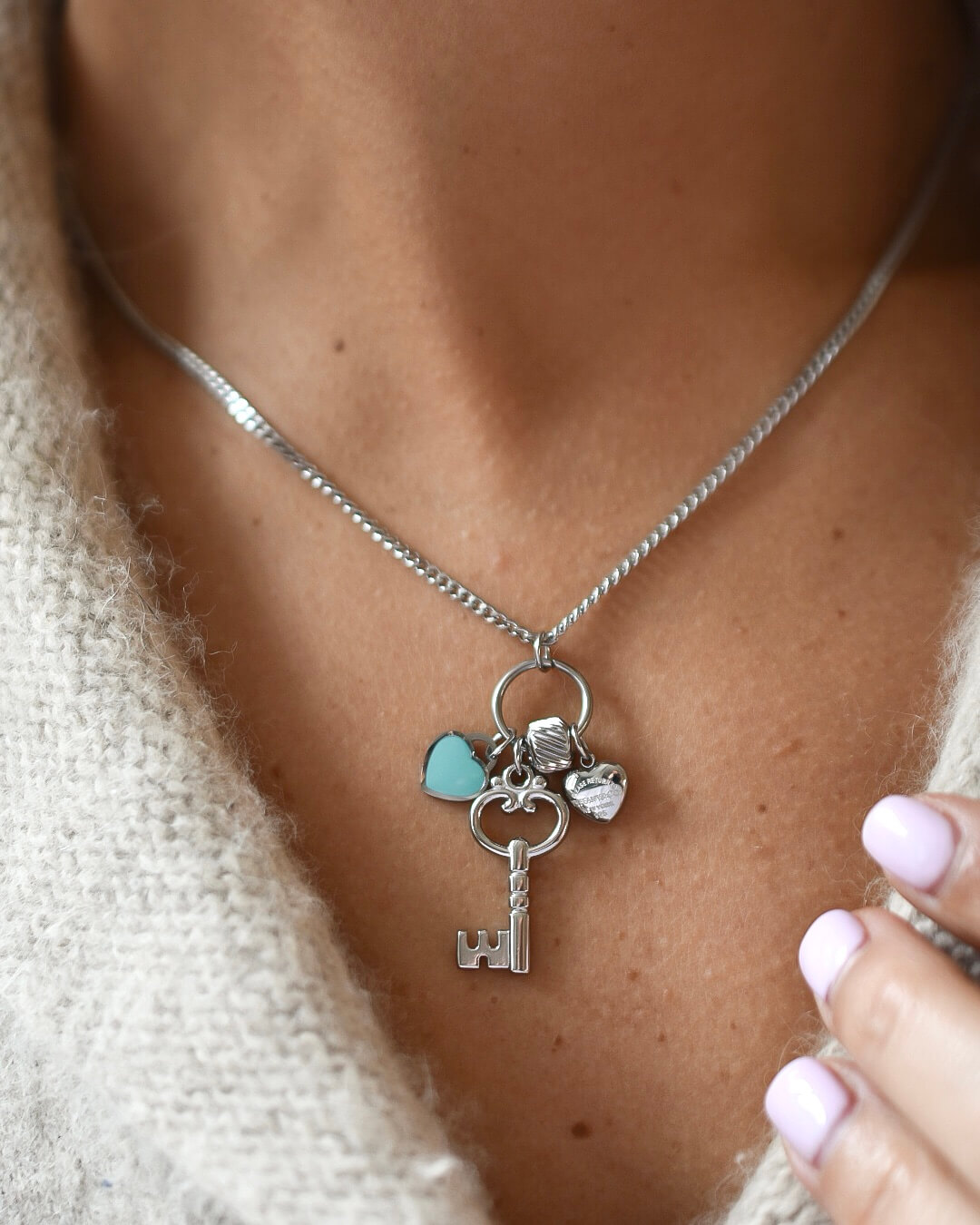 Collar Key Charms Brand design - Imagen 3