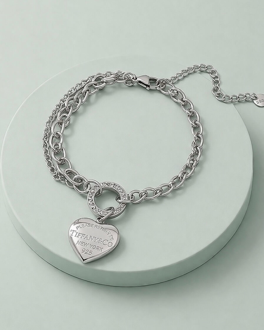 Pulsera Love, Brand design