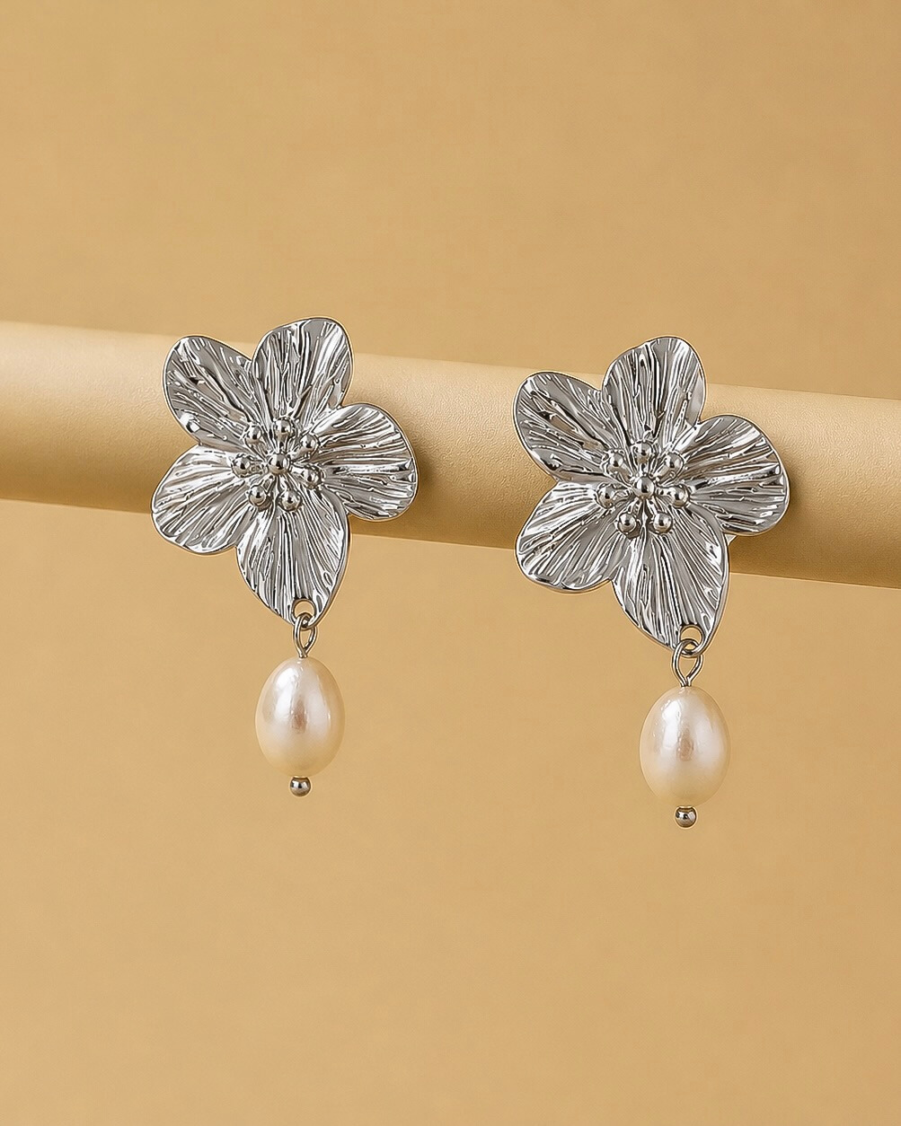 Aretes Chic Flower (2 colores) - Imagen 2